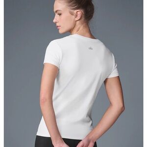 ALO Yoga Black Short Sleeve Tee White